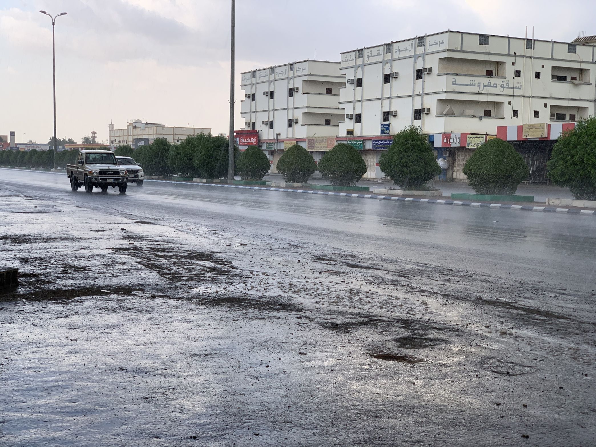 شاهد.. أمطار وسيول برجال ألمع والجرف غرب أبها