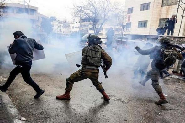 الاحتلال الإسرائيلي يعتدي على فلسطينيين في باب العامود