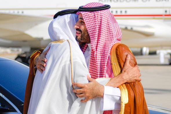 محمد بن سلمان في مقدمة مودعي رئيس الإمارات لدى مغادرته جدة