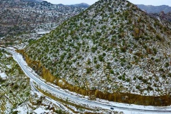 في أغسطس.. حبات البرد تكسو مناطق سعودية باللون الأبيض (فيديو)