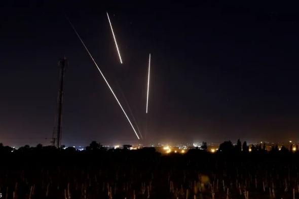 عاجل | صواريخ المقاومة الفلسطينية تغزو سماء تل أبيب وضواحيها