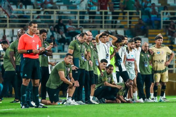 اعتداء على أرض الملعب.. تفاصيل أزمة لاعبي الزمالك في