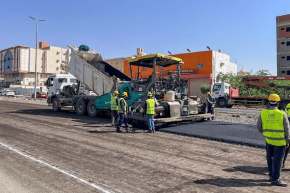 أمانة العاصمة المقدسة تنفذ مشاريع سفلتة جديدة بمخططات ولي العهد