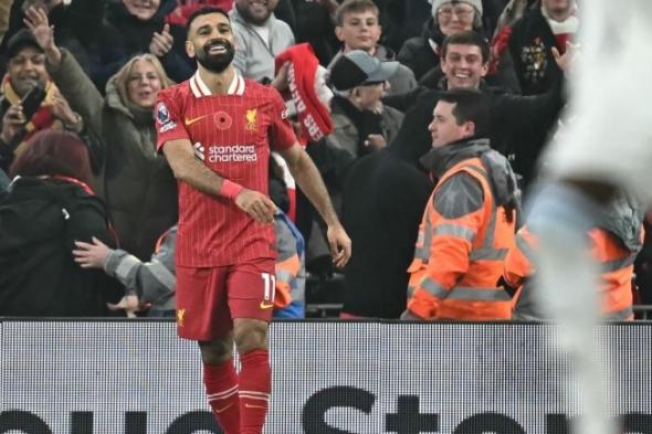 سلوت مدرب ليفربول يصف محمد صلاح بـ«الاستثنائي»