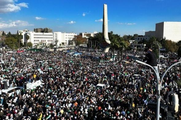 سوريا تشهد يوماً تاريخياً.. مظاهرات تعم مدن البلاد احتفالاً بسقوط نظام الأسد (فيديوهات)