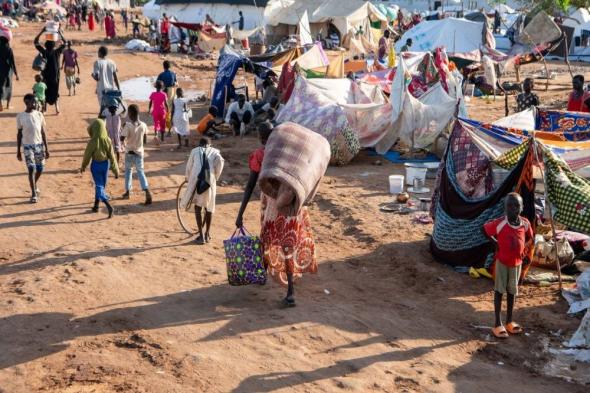 آلاف اللاجئين السودانيين يفرون إلى الجنوب