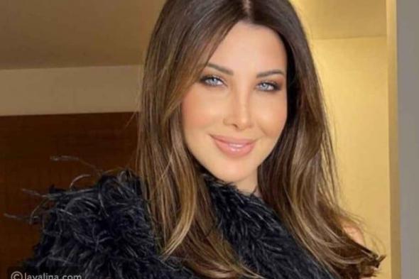 نانسي عجرم تتسلم جائزتها من "بيلبورد عربية" في الرياض