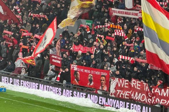 مطالب من جماهير ليفربول لملاك النادي خلال لقاء مانشستر يونايتد