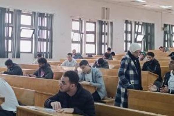 1980 طالب وطالبة يؤدون امتحانات التيرم الأول بهندسة جامعة قناة السويس