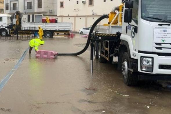 جدة: استنفار للتعامل مع الحالة المطرية و1811 معدة في الشوارع