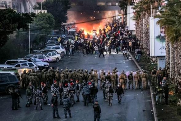 “حزب الله” يتنصل من “شغب المطار” وإيران مستعدة لـ”محادثات