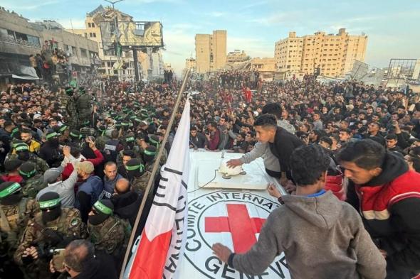 والدة جندي إسرائيلي بغزة: الصفقة هشة لأن حكومتنا تماطل